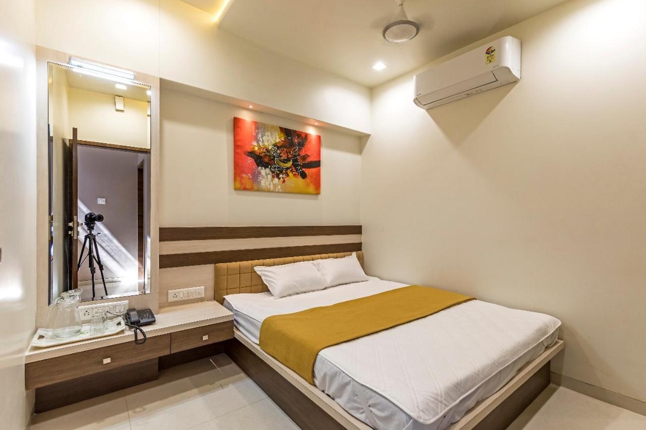 Hotel Rajlaxmi Grand Kolhapur Exterior foto