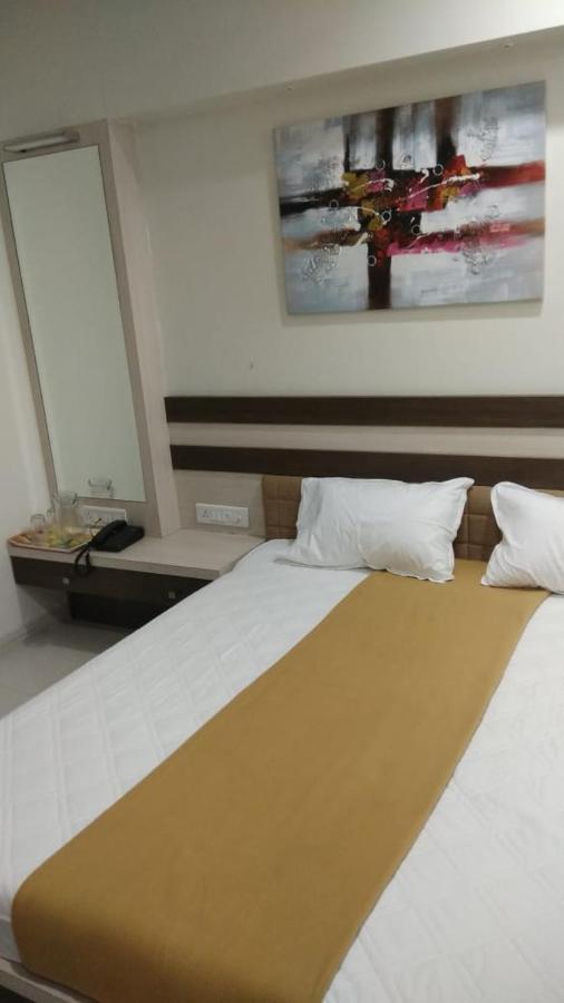 Hotel Rajlaxmi Grand Kolhapur Exterior foto